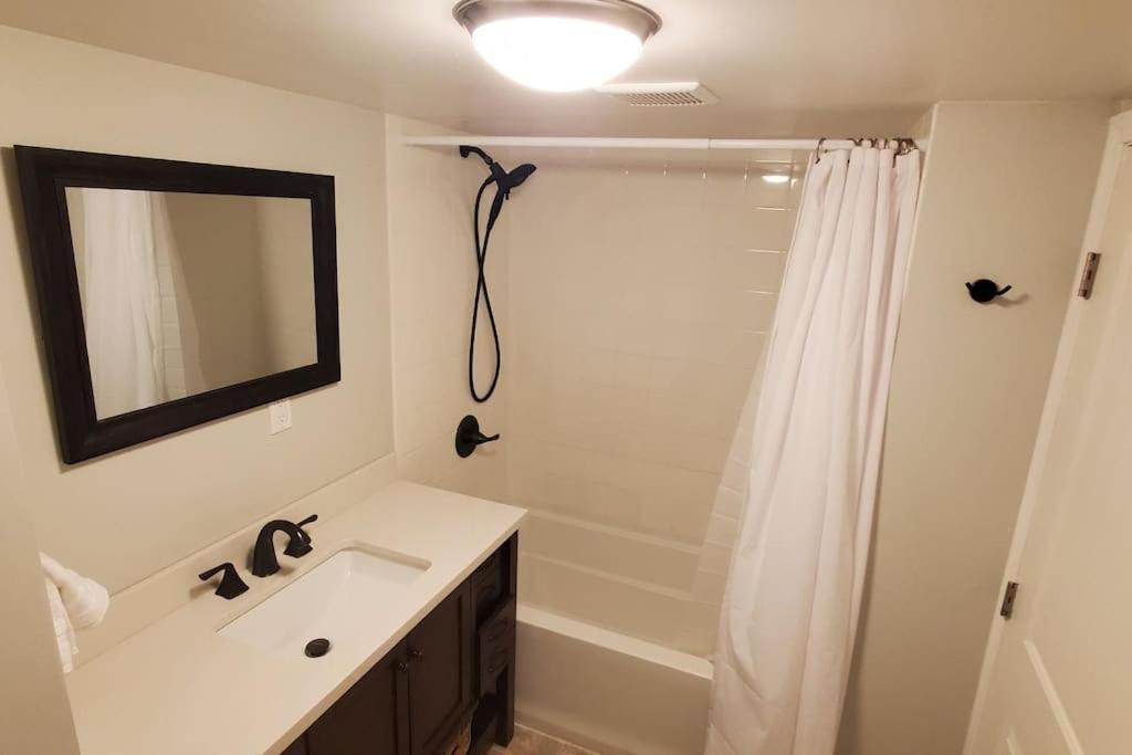 Luxury Dt Cottage - Free Parking - Self Check-In Анкоридж Экстерьер фото